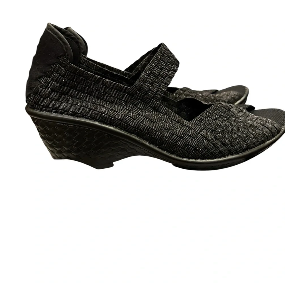 bernie mev. Women’s Black Woven Wedge Casual Sandals Sz 8